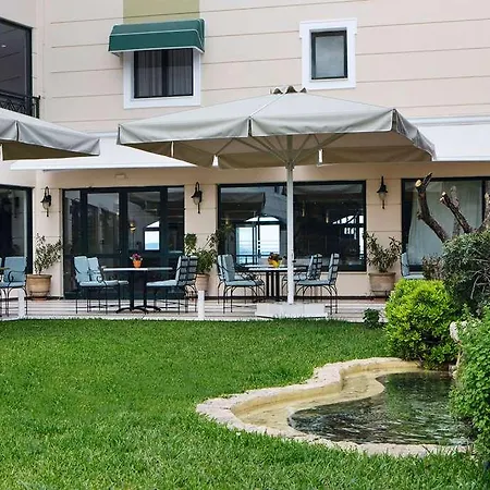 Ramada By Wyndham, Athens Club Attica Riviera 5* Néa Mákri