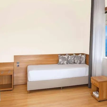 Hotell Ramada By Wyndham, Athens Club Attica Riviera 5*